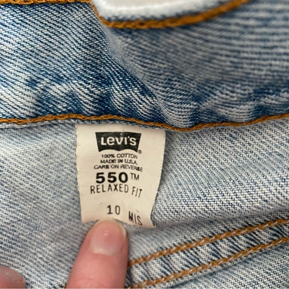 ❌SOLD❌ Vintage Levi’s Denim Relaxed Fit 550 Shorts Distressed | Size 30” - Picture 6 of 6